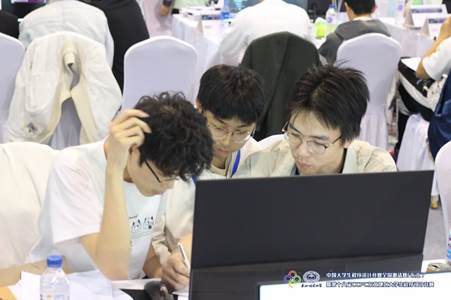 一群人在看笔记本电脑 AI 生成的内容可能不正确。 雷火电竞app官网入口app官方下载